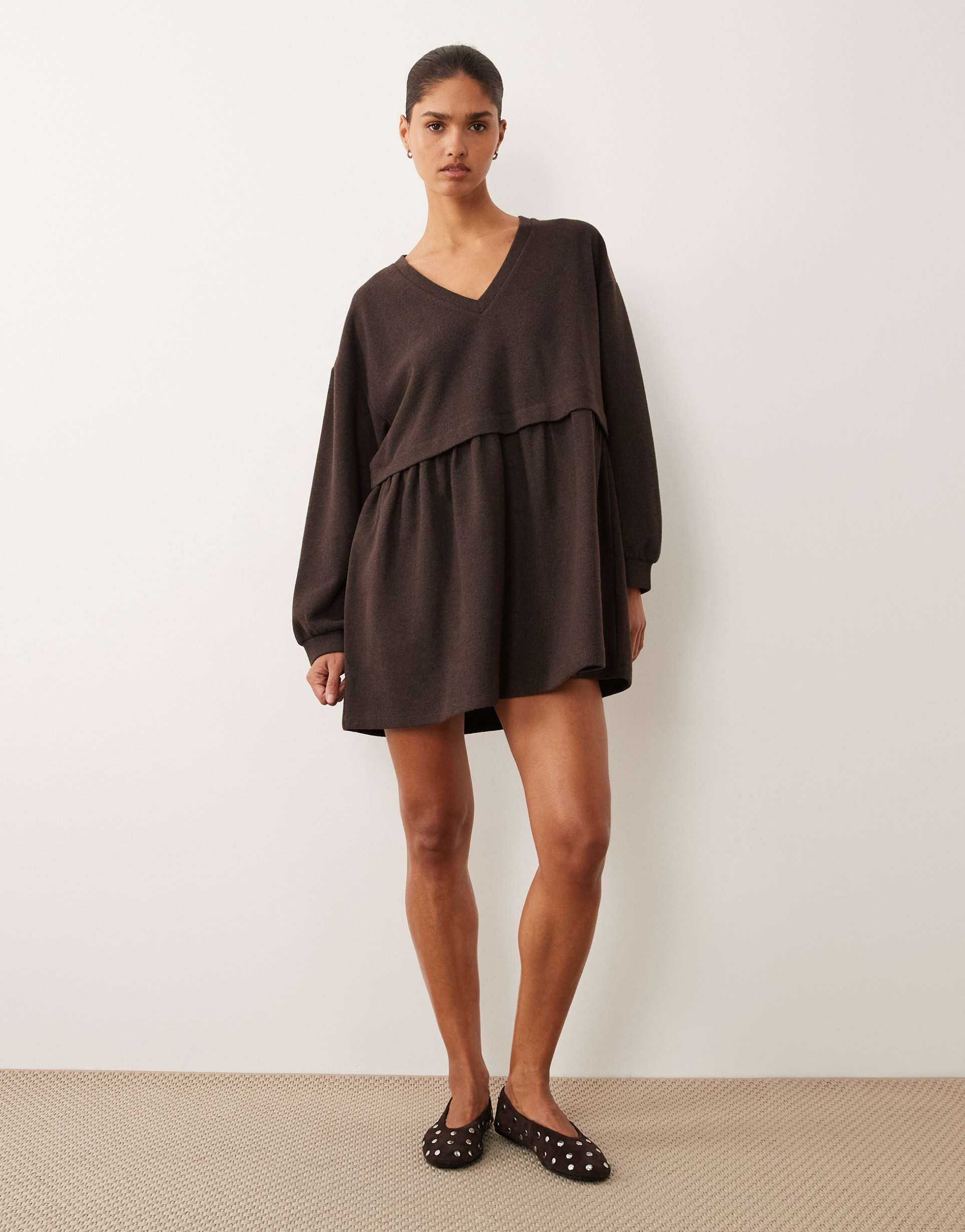 miss selfridge v-neck brushed rib mini smock dress in chocolate