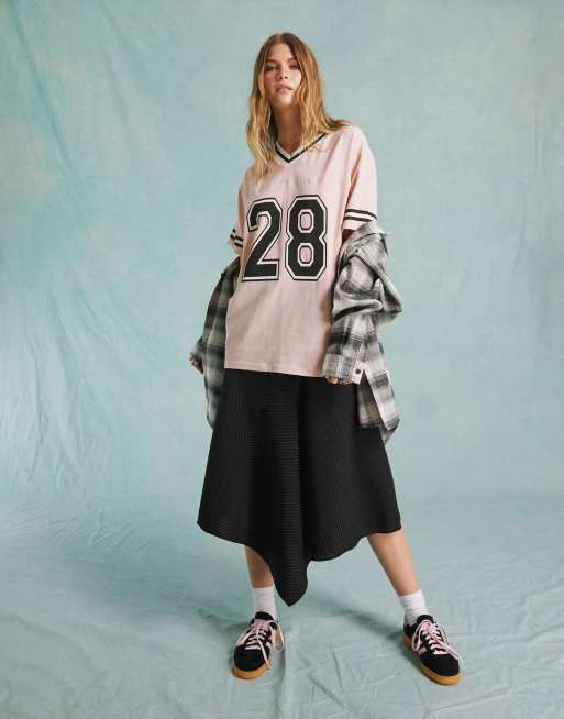 Miss Selfridge V neck short sleeve graphic oversized football top in pink, 2 of 6