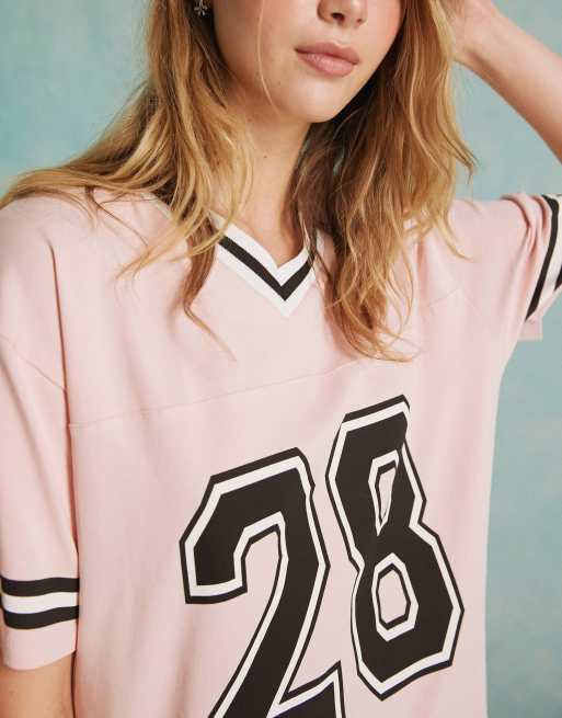 Miss Selfridge V neck short sleeve graphic oversized football top in pink, 3 of 6