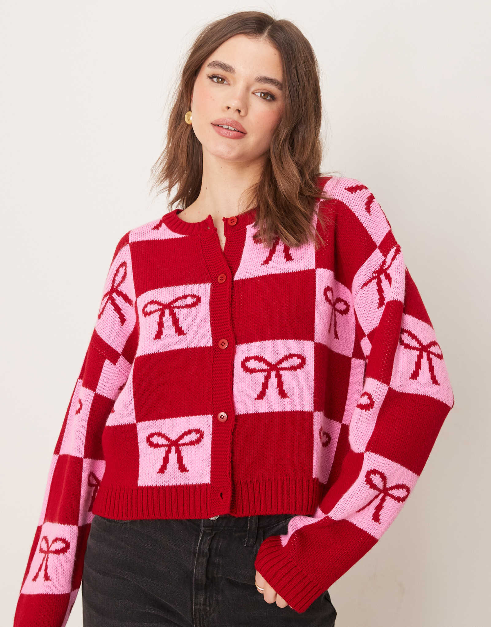Вязаный кардиган с бантом Miss Selfridge valentine красного и розового цветов