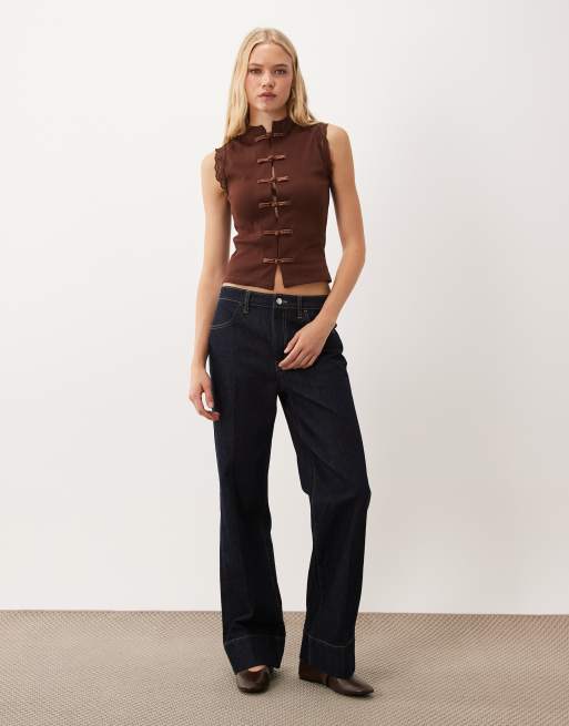 Miss Selfridge västtopp med mandarininspiration i chokladbrunt, 2 av 4