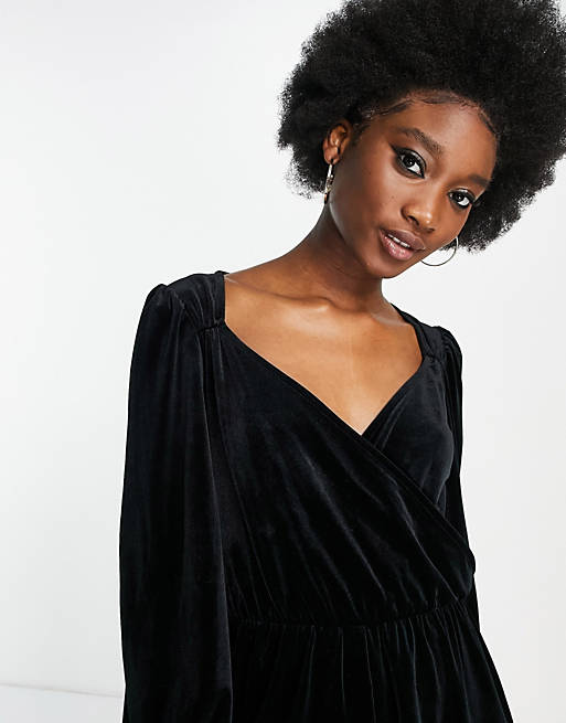 Womens Clothing Jumpsuits and rompers Playsuits Miss Selfridge Velvet Wrap Front Playsuit in Black 