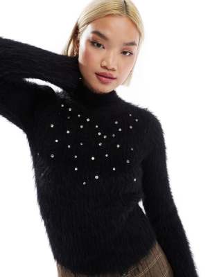 Miss Selfridge - Verzierter, flauschiger Pullover in Schwarz mit Stehkragen