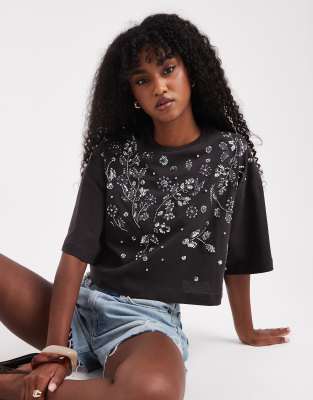 Miss Selfridge - Verziertes Cropped T-Shirt in verwaschenem Grau
