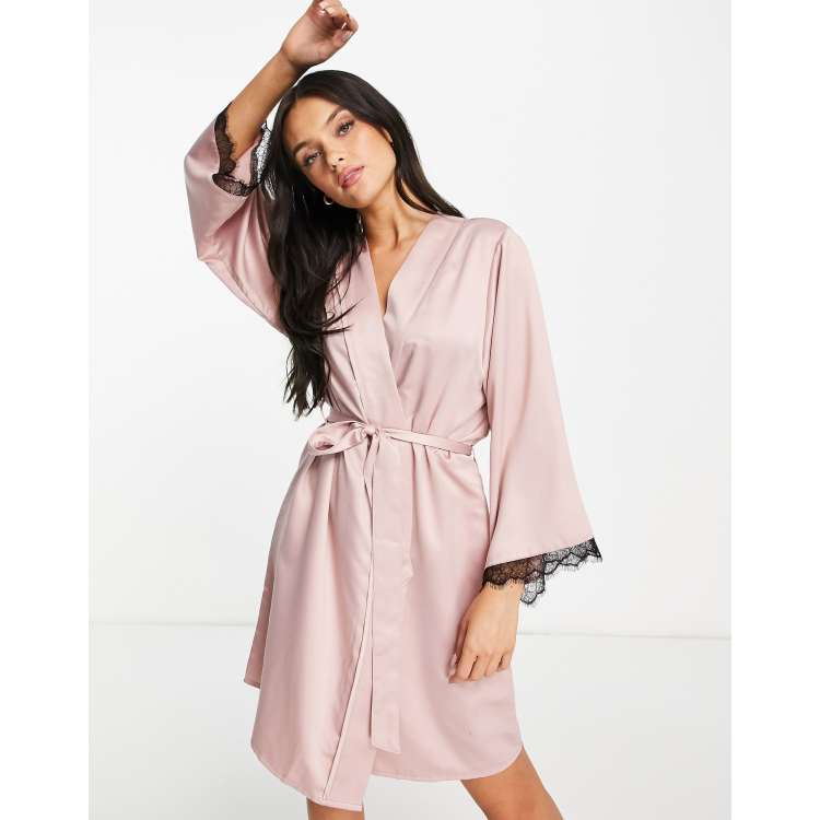 Miss Selfridge Vestaglia in raso rosa con pizzo nero ASOS - Main Image
