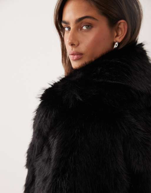 Miss Selfridge veste courte en faux-fur noire, 4 de 4