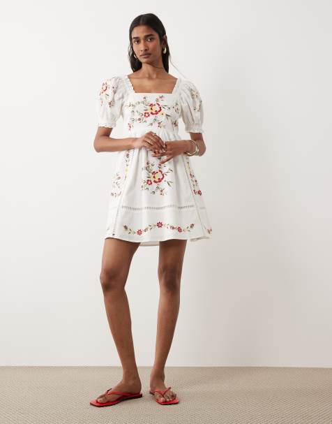 Miss Selfridge - Vestido corto blanco de estilo babydoll con bordados - view 1
