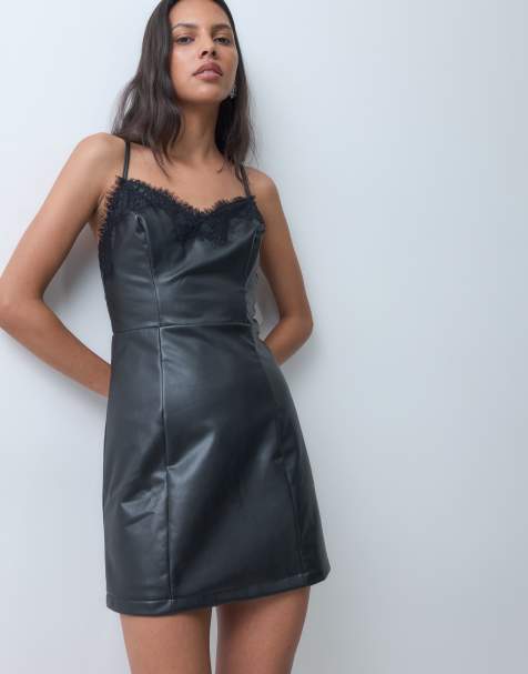 Miss Selfridge vestido corto de piel sintética con ribete de encaje en negro - view 1