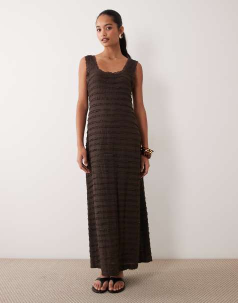 Miss Selfridge - vestido maxi texturizado con cuello cuadrado en chocolate - view 1