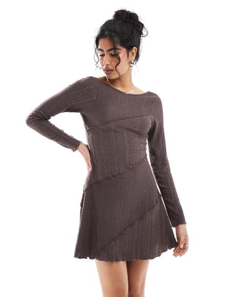 Miss Selfridge - Vestito a maniche lunghe con texture mista e scollo rotondo color cioccolato - view 1