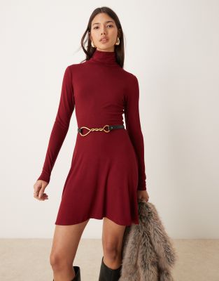 Miss Selfridge - Vestito accollato bordeaux con corpino aderente e gonna svasata