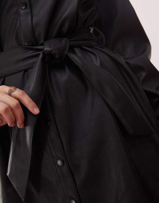 Miss Selfridge - Vestito camicia nero in pelle sintetica con cintura, 2 di 4