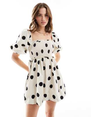 Miss Selfridge - Vestito corto a palloncino in popeline arricciato colore crema a pois