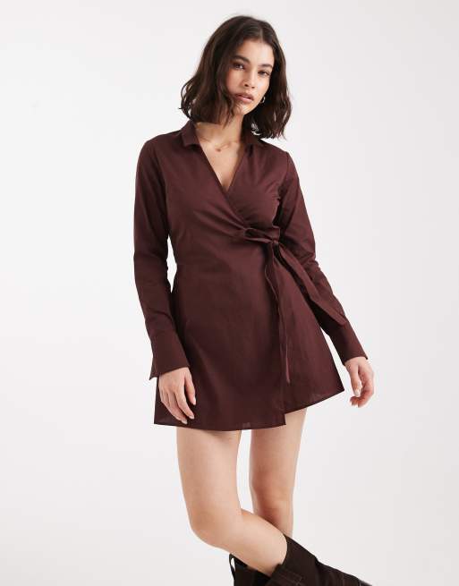 Miss Selfridge - Vestito corto avvolgente in popeline color cioccolato