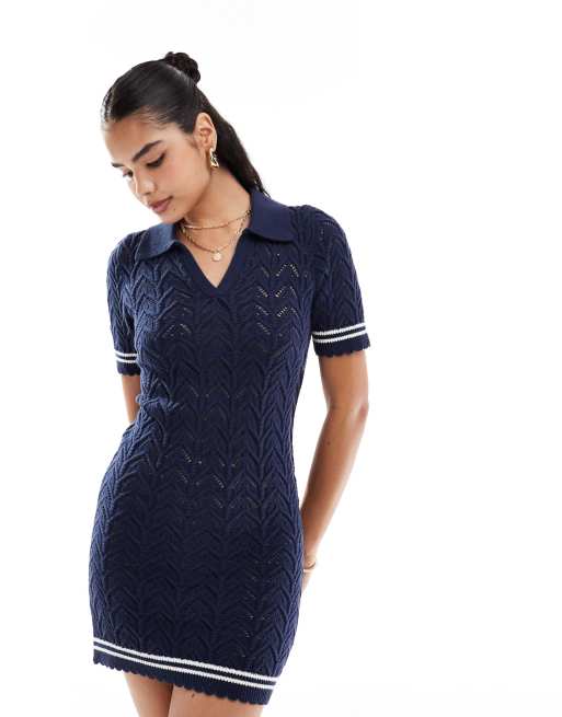 Miss Selfridge - Vestito corto blu navy all'uncinetto con colletto polo e dettagli a contrasto