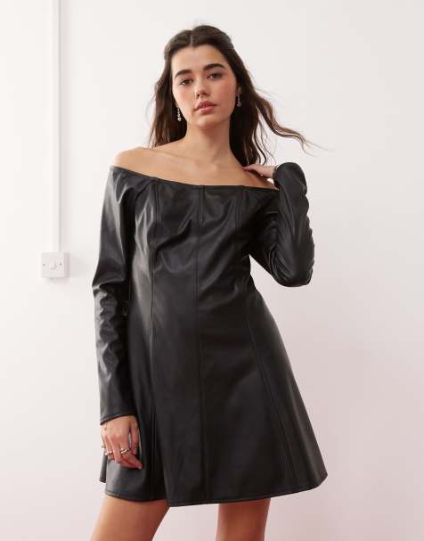 Miss Selfridge - Vestito corto con corpino aderente e gonna svasata in pelle sintetica con scollo bardot - view 1