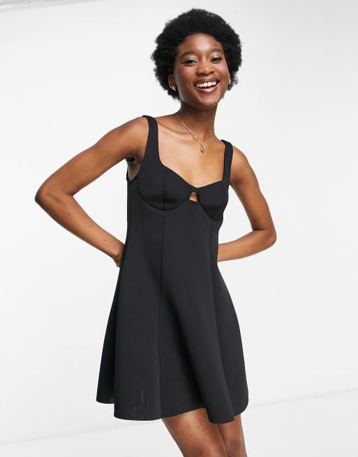 Miss Selfridge - Vestito corto con corpino aderente e gonna svasata in tessuto scuba nero