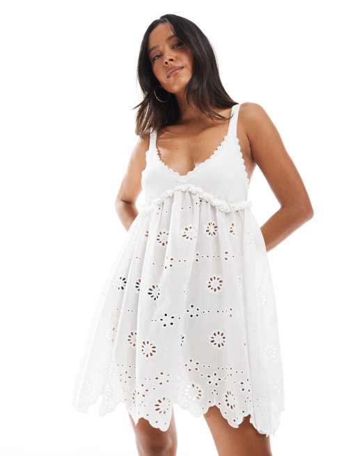 Miss Selfridge - Vestito corto da spiaggia in pizzo color crema e maglia a contrasto