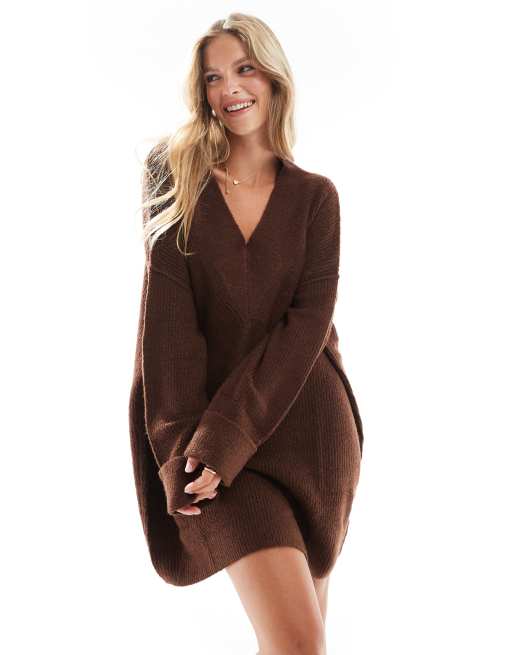 Miss Selfridge - Vestito corto extra largo color cioccolato con scollo a V