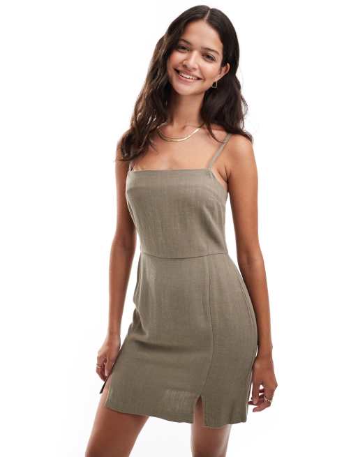 Miss Selfridge - Vestito corto in lino kaki con spalline sottili e spacco sul fondo