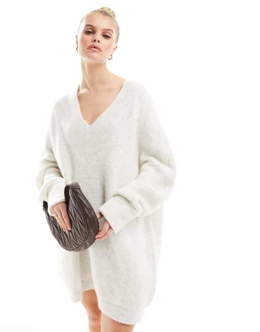 Miss Selfridge - Vestito corto in maglia color crema extra largo con scollo a V