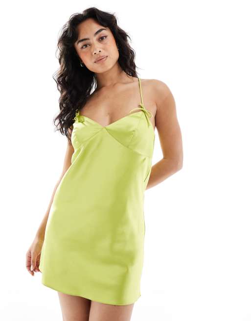 Miss Selfridge - Vestito corto in raso color verde acceso con spalline e allacciatura
