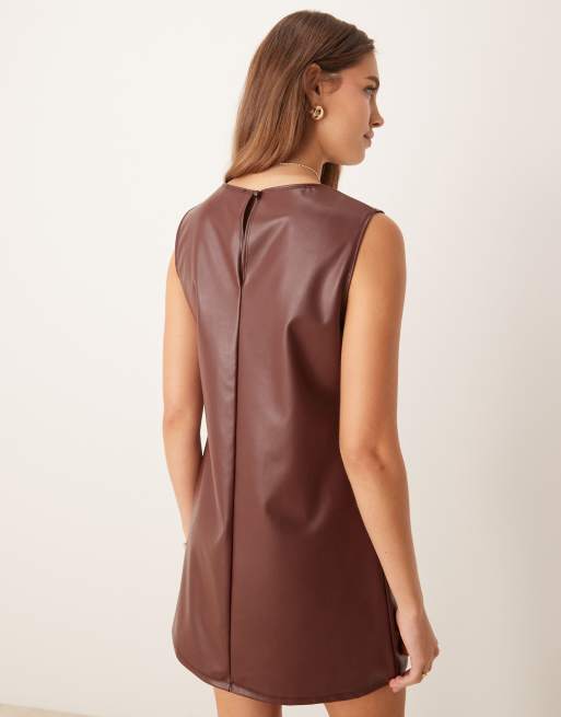 Miss Selfridge - Vestito corto svasato in pelle sintetica marrone, 3 di 4