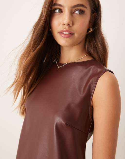 Miss Selfridge - Vestito corto svasato in pelle sintetica marrone, 4 di 4