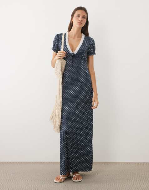 Miss Selfridge - Vestito da giorno lungo blu navy a pois con scollo a V e finiture in pizzo - view 1