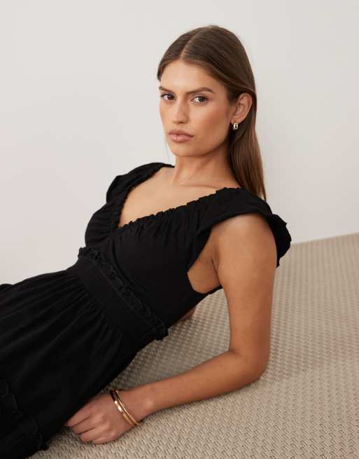 Miss Selfridge - Vestito grembiule con manica con volant nero, 3 di 4
