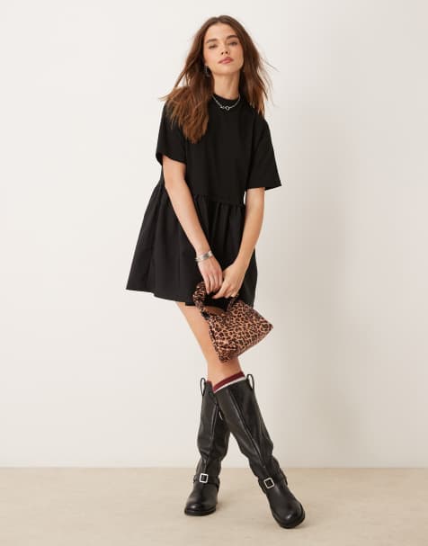 Miss Selfridge - Vestito grembiule corto ibrido nero con T-shirt a maniche corte in popeline - view 1