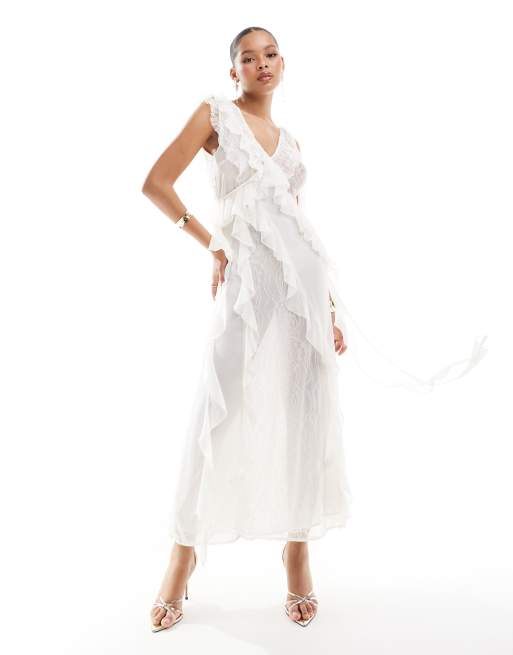 Miss Selfridge - Vestito lungo in chiffon e pizzo color avorio con volant