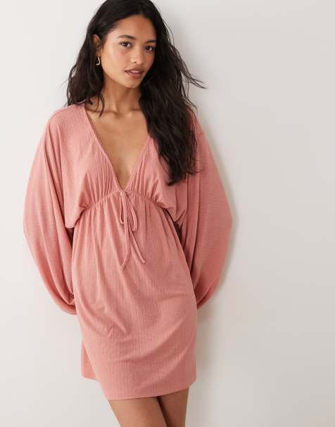 Miss Selfridge vestito mini con maniche lunghe a pipistrello e nodo sul davanti in rosa cipria - view 1