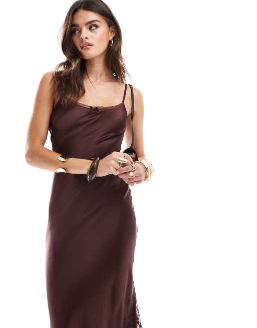 Miss Selfridge - Vestito sottoveste lungo in misto raso e pizzo color cioccolato, 2 di 4