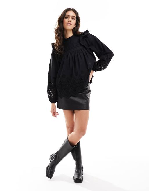 Miss Selfridge - Victoriana blouse met platgestikte plooitjes en broderie in zwart
