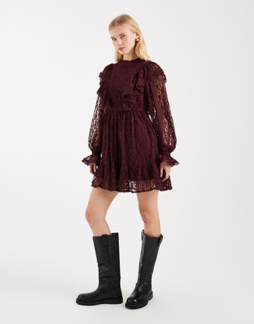 Miss Selfridge - Victoriana - Vestito aderente e svasato in pizzo color fico