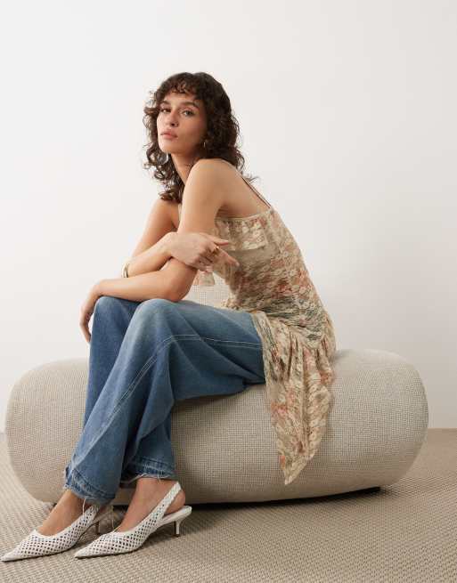Miss Selfridge – Vintageblommig, asymmetrisk spetstopp med volang, 2 av 4