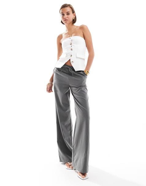 Miss Selfridge – Vit, figursydd topp i bandeaustil med knäppning - view 1