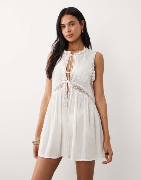 Miss Selfridge – Vit, kort coverup för stranden med knytning och hålsömsbroderier - view 1