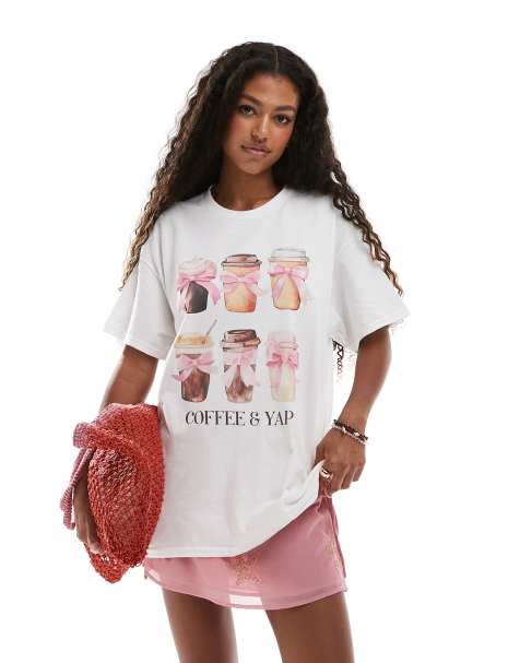 Miss Selfridge – Vit t-shirt i oversize med 'Coffee and Yap'-tryck - view 1