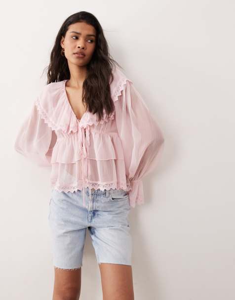 Miss Selfridge – Vorn gebundene Bluse aus Chiffon in Hellrosa mit Rüschen - view 1
