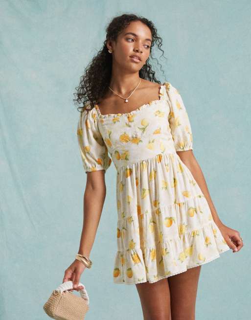 Miss Selfridge – Warstwowa wiązana sukienka mini z ozdobnymi szwami i wzorem w cytryny