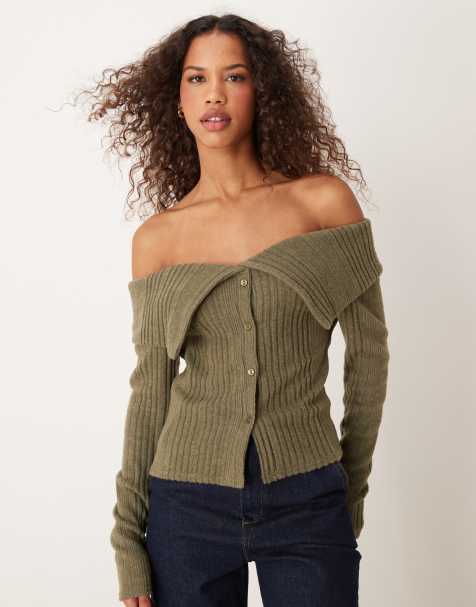 Miss Selfridge – Weiche, angeraute Strickjacke in geripptem Khaki mit Carmen-Ausschnitt - view 1