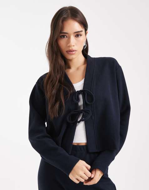 Miss Selfridge – Weiche, gerippte Strickjacke in Marineblau mit Bindedetails vorne - view 1