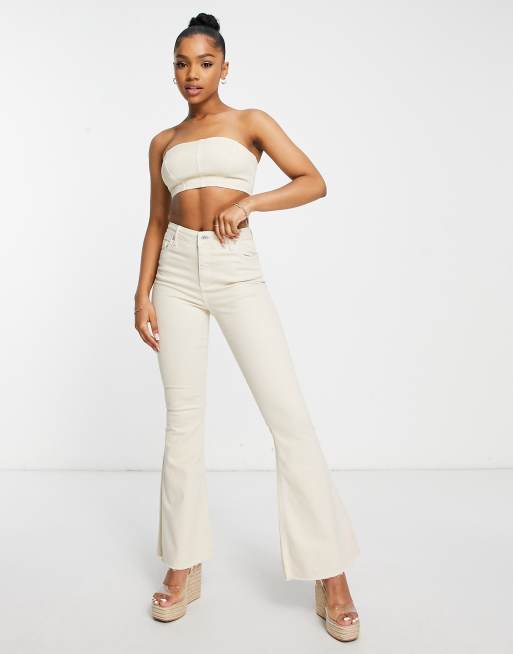 Miss Selfridge – Weit ausgestellte Jeans in Elfenbeinweiß