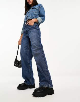 Miss Selfridge - Weit geschnittene Jeans in Indigo-Waschung-Blau