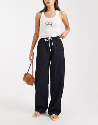 Miss Selfridge - Weite Jeans in indigoblauer Waschung mit elastischem Bund