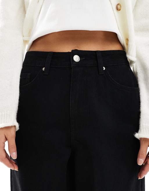 Miss Selfridge – Weite Jeans in schwarzer Waschung mit Lochmuster und Herztasche, 5 von 5