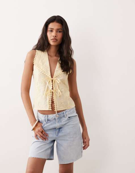 Miss Selfridge – Weste in Buttermilchgelb mit gebundener Vorderseite und Stickerei - view 1