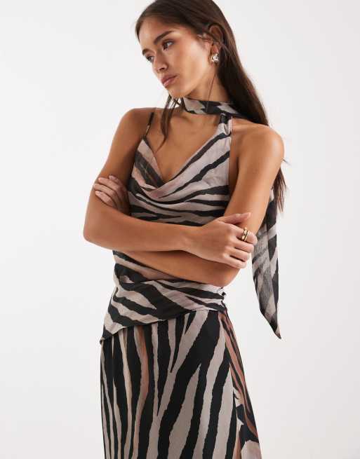Miss Selfridge – Wiązany na szyi szyfonowy top z drapowanym dekoltem we wzór w paski zebry, część zestawu